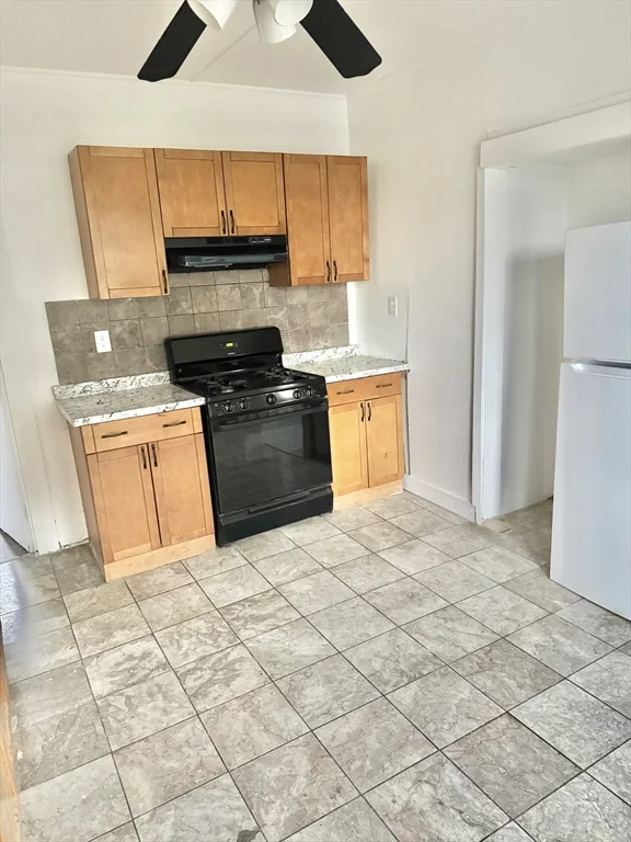 3 bed, 1 bath apartment for rent at 98 Summer St Unit 2, Union Square — photo 6 of 27