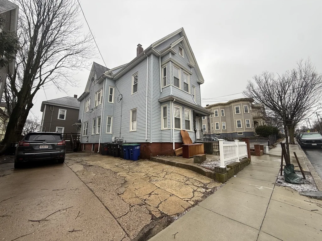 3 bed, 1 bath apartment for rent at 98 Summer St Unit 2, Union Square — photo 3 of 27