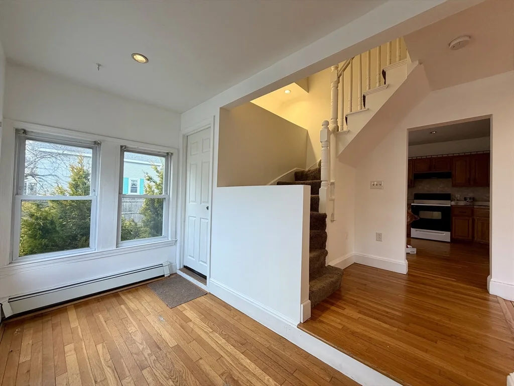 3 bed, 1 bath apartment for rent at 98 W Spring St, Avon — photo 5 of 20