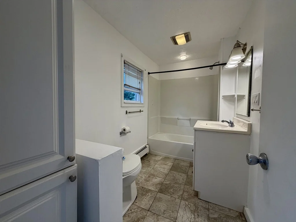 3 bed, 1 bath apartment for rent at 98 W Spring St, Avon — photo 13 of 20