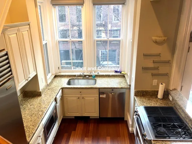 2 bed, 2.5 bath apartment for rent at 98 Waltham St Unit 2, South End — photo 5 of 8