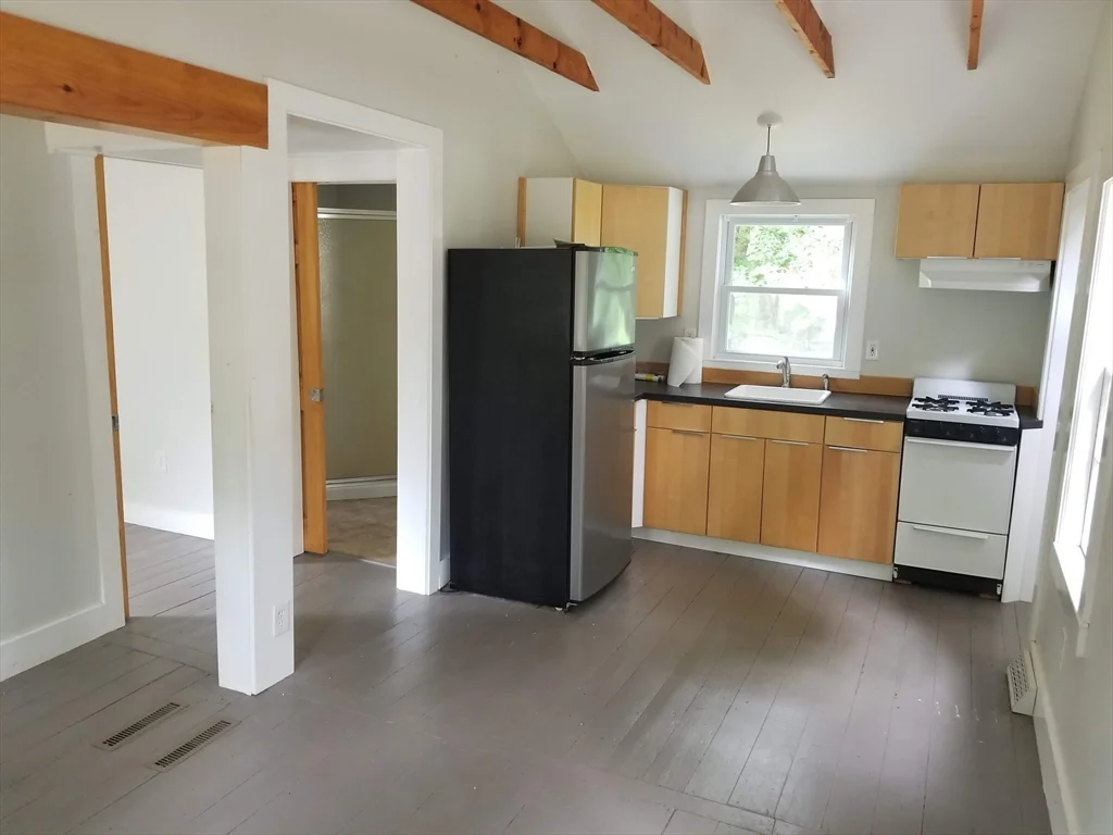 1 bed, 1 bath apartment for rent at 980 Careswell St, Marshfield — photo 5 of 8