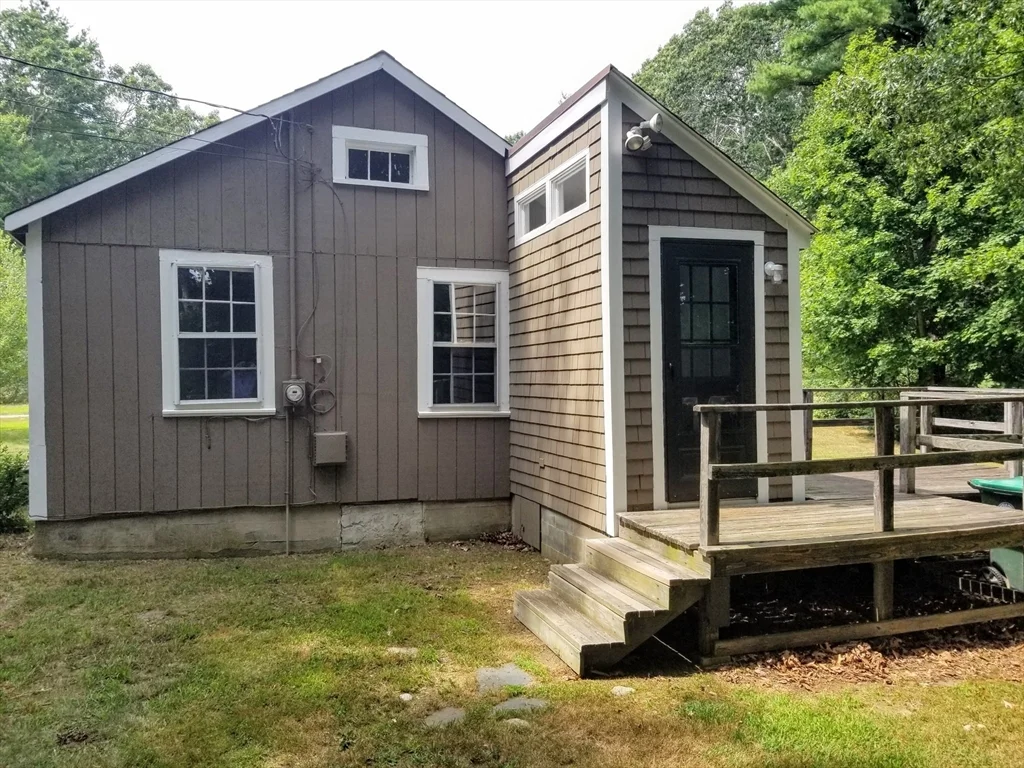 1 bed, 1 bath apartment for rent at 980 Careswell St, Marshfield