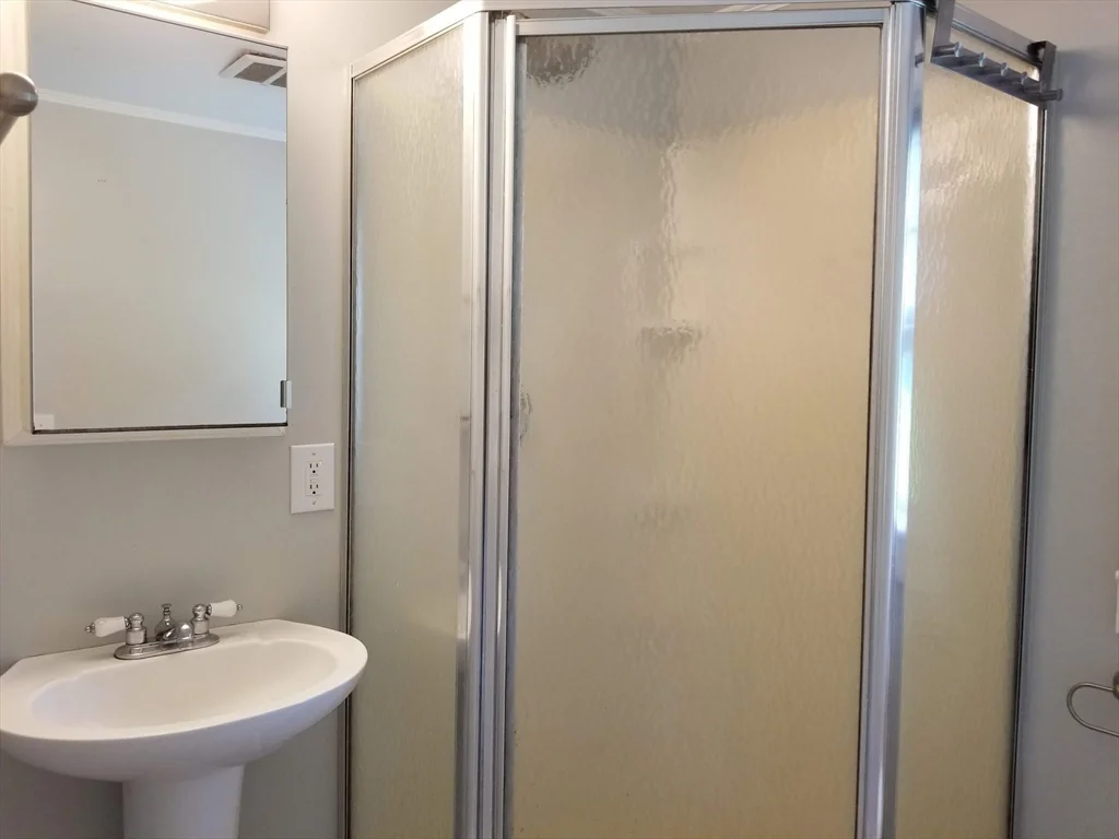 1 bed, 1 bath apartment for rent at 980 Careswell St Unit 980, Marshfield — photo 8 of 8