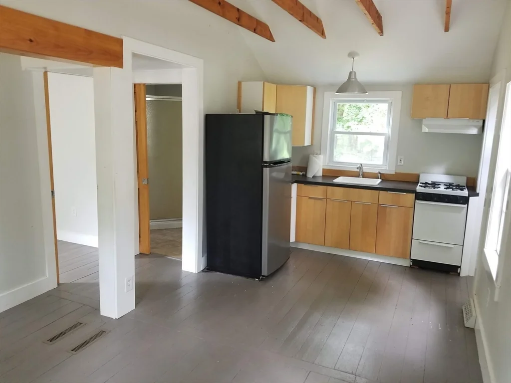 1 bed, 1 bath apartment for rent at 980 Careswell St Unit 980, Marshfield — photo 3 of 8