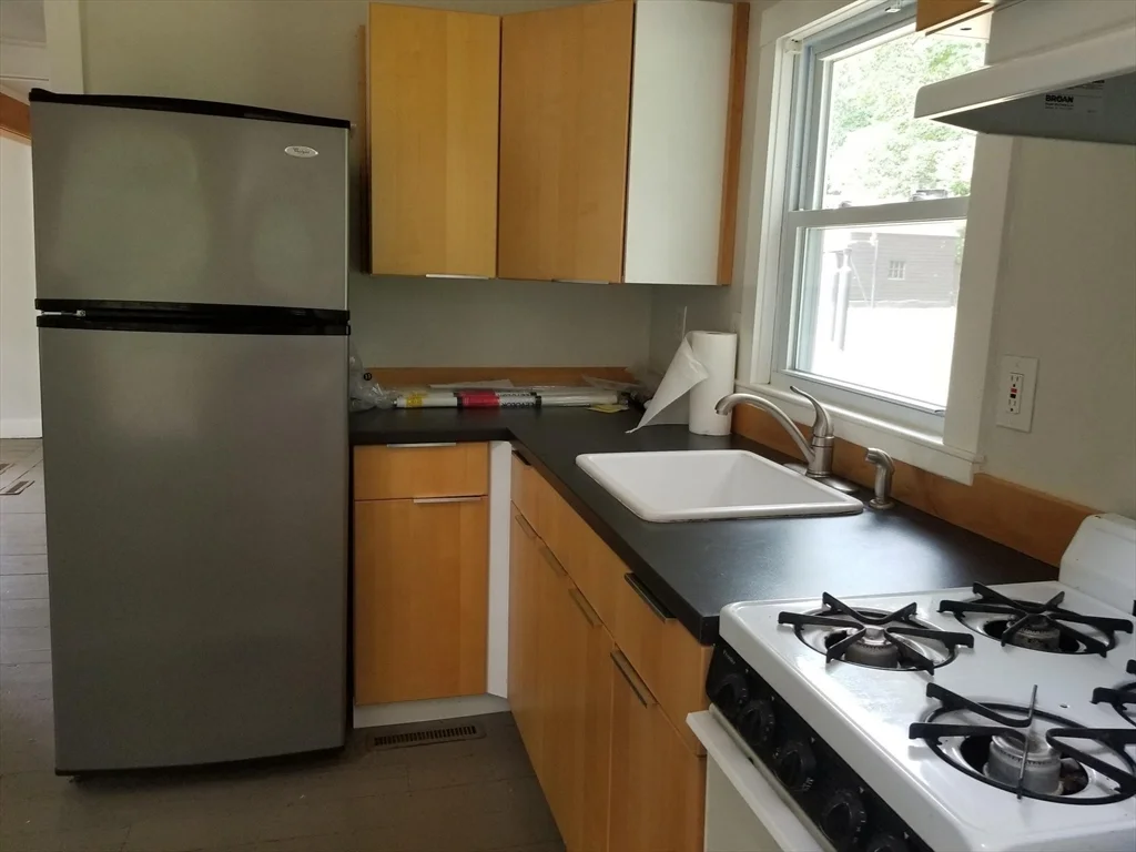 1 bed, 1 bath apartment for rent at 980 Careswell St Unit 980, Marshfield — photo 5 of 8