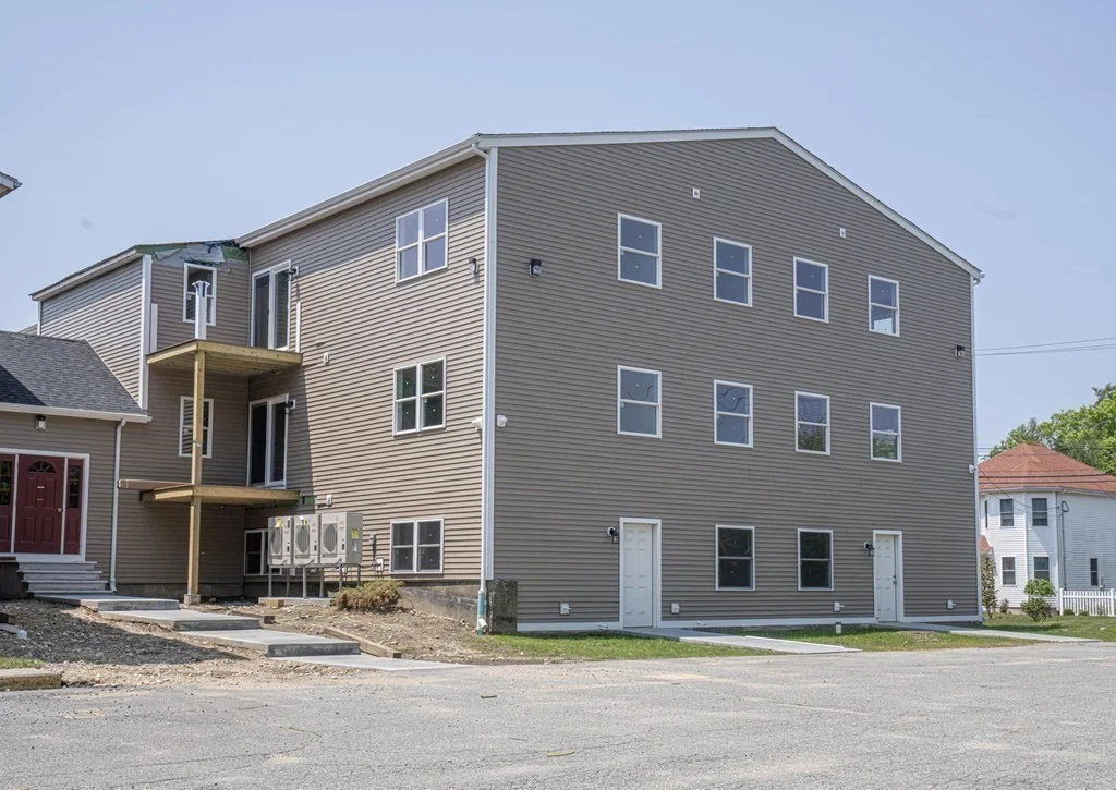 2 bed, 1 bath apartment for rent at 984 Sharon St Unit 204, Far North — photo 3 of 16