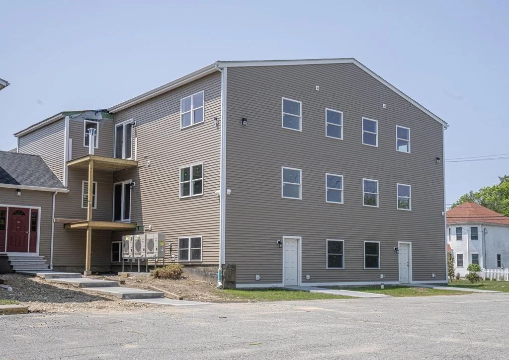 2 bed, 1 bath apartment for rent at 984 Sharon St Unit 301, Far North — photo 4 of 18