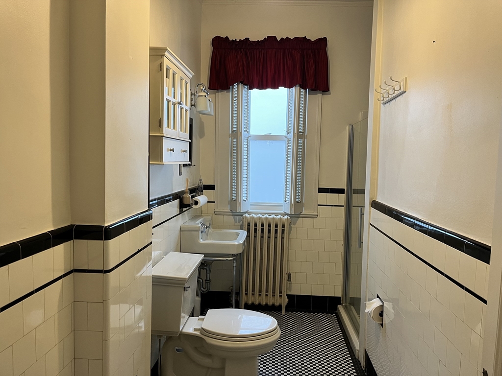 2 bed, 1 bath apartment for rent at 986 Plymouth Ave Unit 1, Fall River — photo 16 of 17