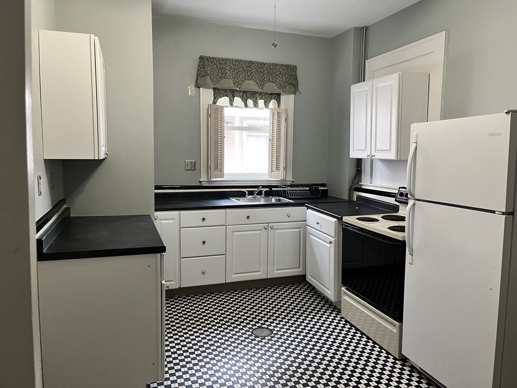 2 bed, 1 bath apartment for rent at 986 Plymouth Ave Unit 1, Fall River — photo 15 of 17