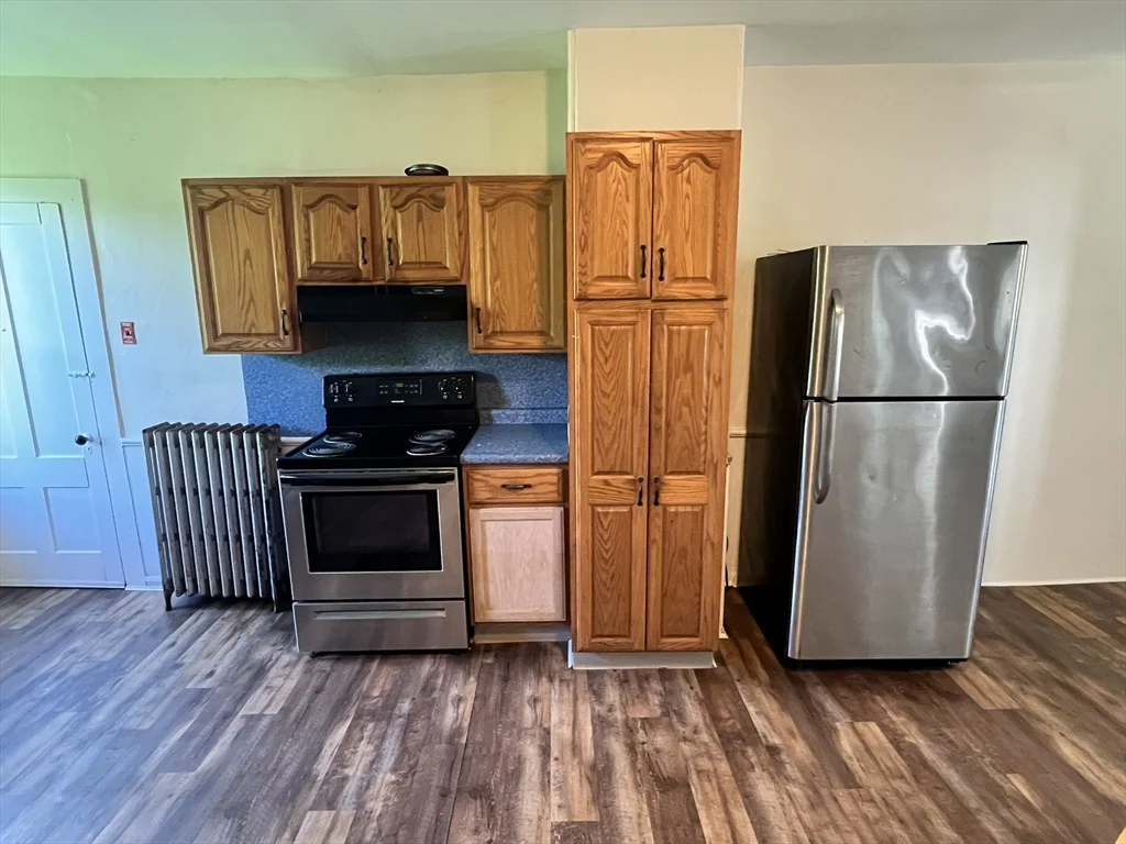 4 bed, 2 bath apartment for rent at 986 South East St Unit A, Amherst — photo 4 of 30