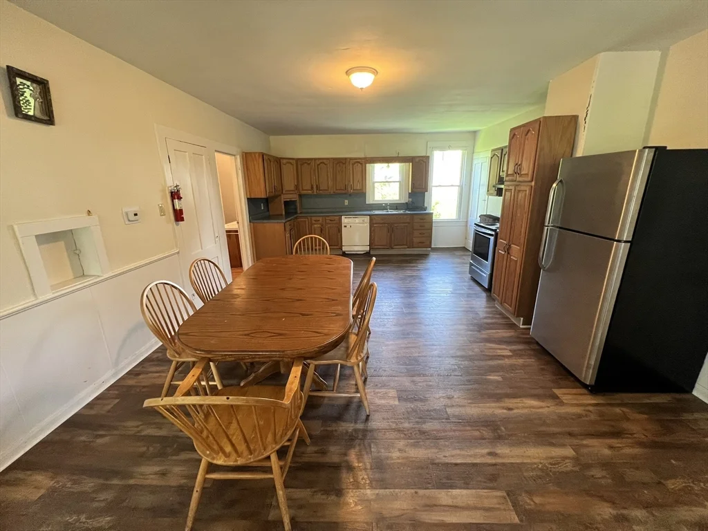 4 bed, 2 bath apartment for rent at 986 South East St Unit A, Amherst — photo 2 of 30