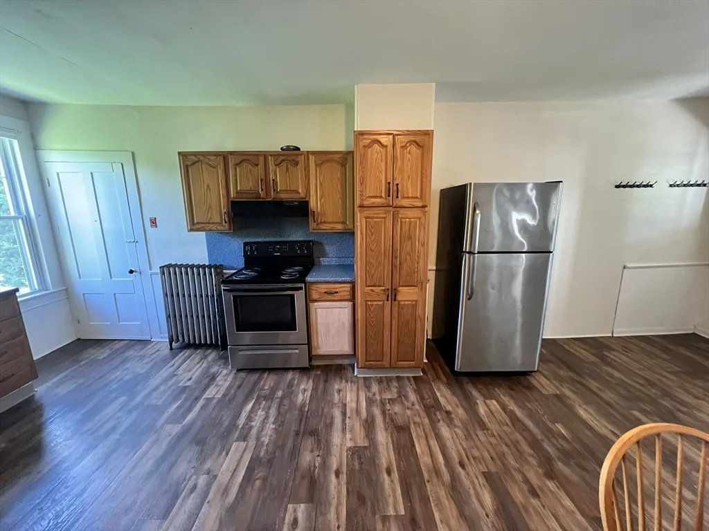 4 bed, 2 bath apartment for rent at 986 South East St Unit A, Amherst — photo 3 of 30