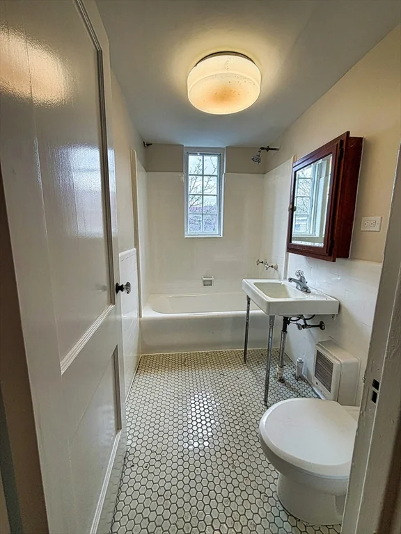 1 bed, 1 bath apartment for rent at 988 Memorial Dr Unit 386, West Cambridge — photo 4 of 8