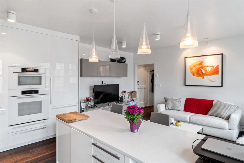 1 bed, 1 bath apartment for rent at 988 Memorial Dr Unit 687, Harvard Square — photo 3 of 11