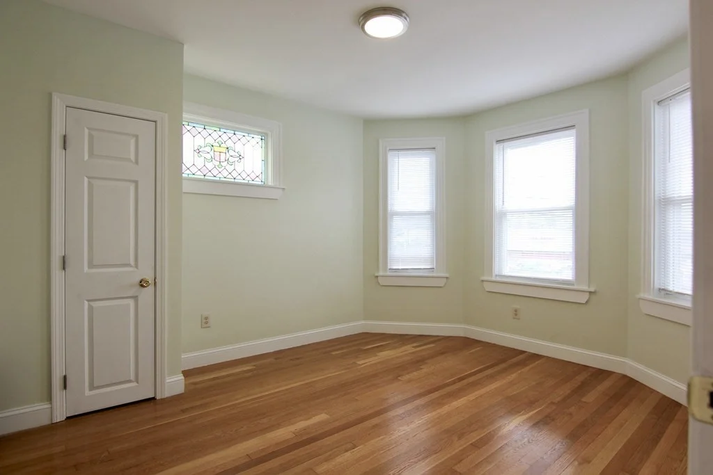 4 bed, 2 bath apartment for rent at 989 Boylston St Unit 989, Newton Highlands — photo 4 of 11