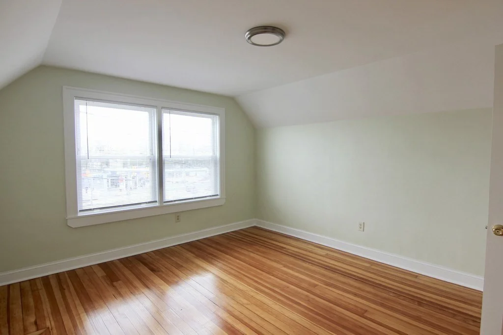 4 bed, 2 bath apartment for rent at 989 Boylston St Unit 989, Newton Highlands — photo 5 of 11