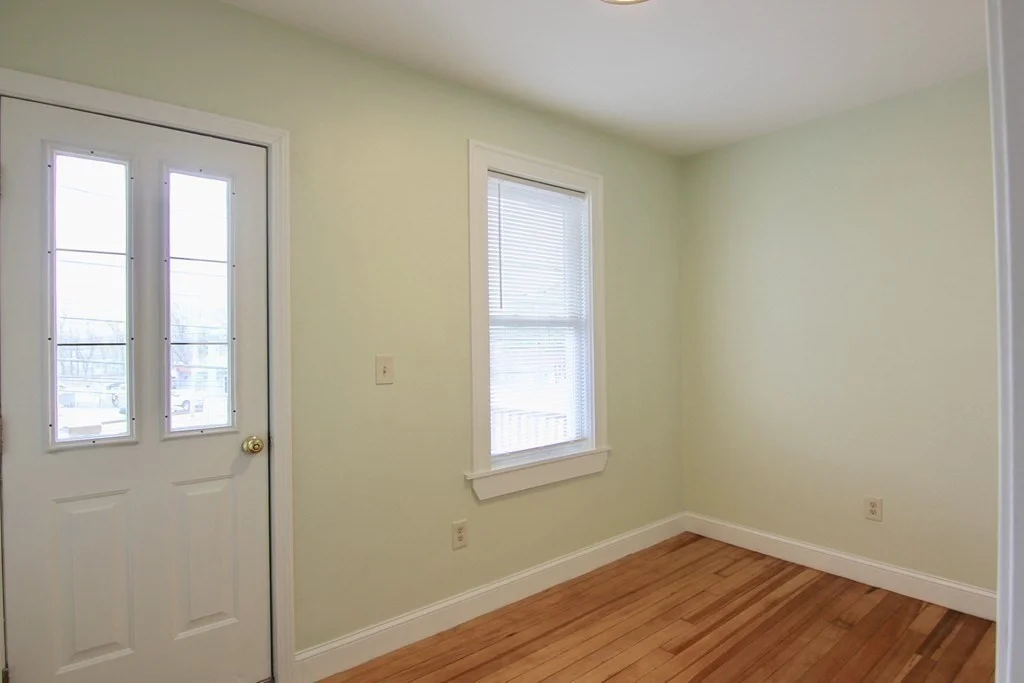 4 bed, 2 bath apartment for rent at 989 Boylston St Unit 989, Newton Highlands — photo 3 of 11