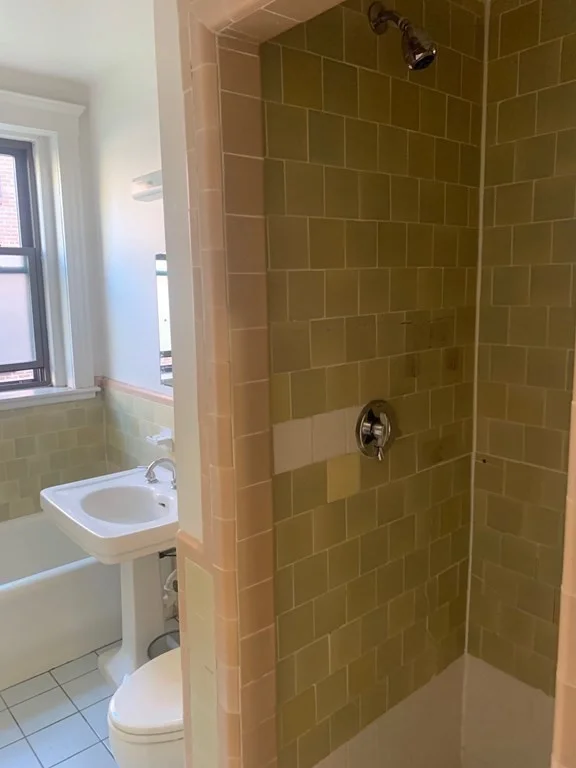 3 bed, 1 bath apartment for rent at 98A Longwood Unit 1, Brookline — photo 3 of 12