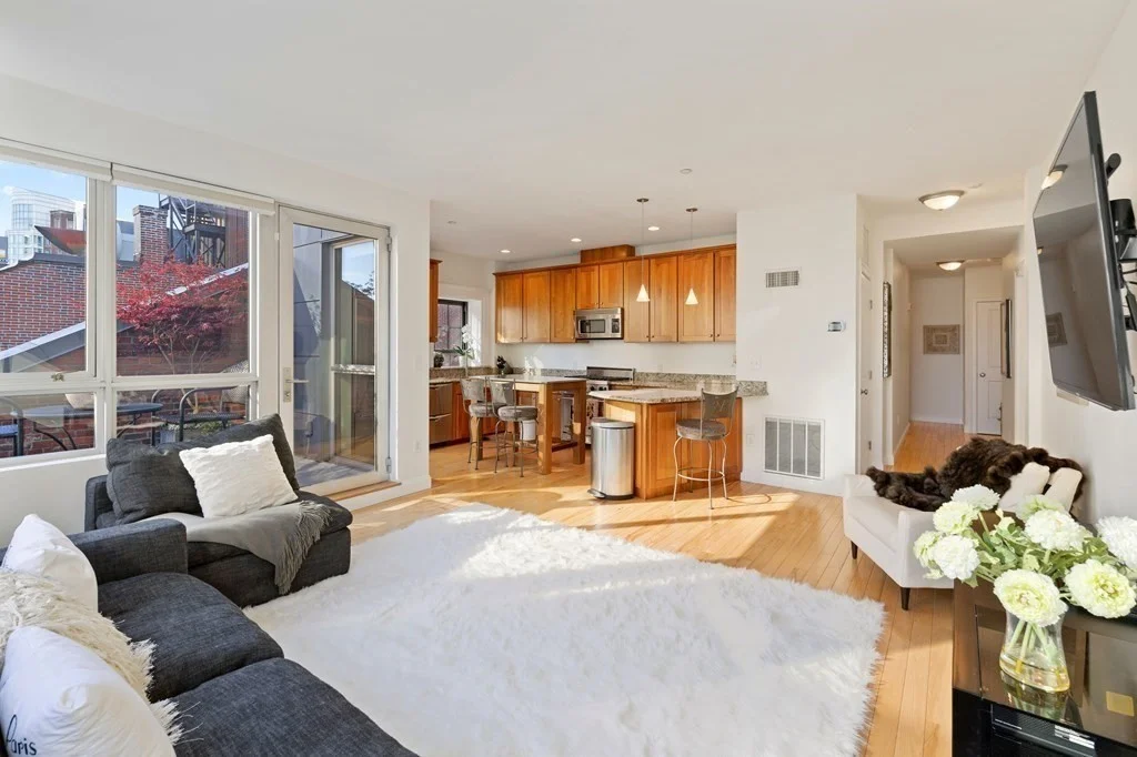 1 bed, 2 bath apartment for rent at 99-105 Broad Unit 7E, Waterfront — photo 2 of 21