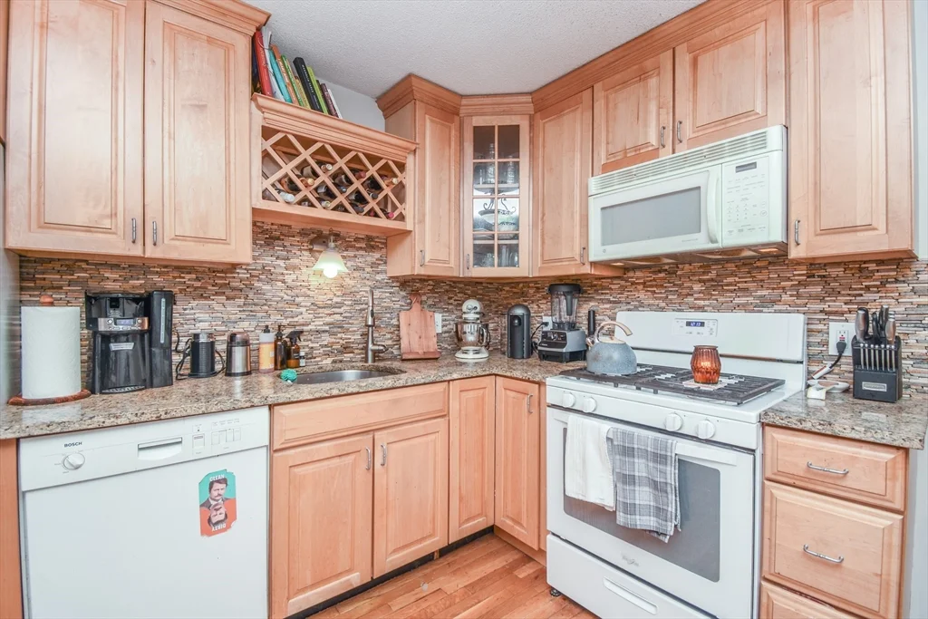 2 bed, 1 bath apartment for rent at 99 Bartlett St Unit 2, Charlestown — photo 6 of 17
