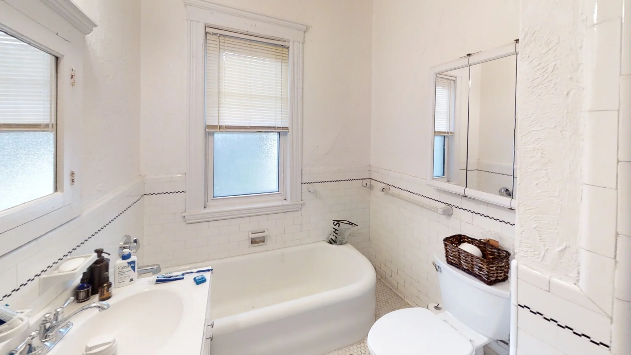 3 bed, 1.5 bath apartment for rent at 99 Beals St, Coolidge Corner — photo 20 of 29