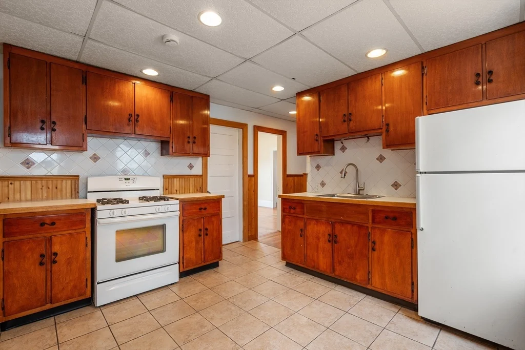 2 bed, 1 bath apartment for rent at 99 Beech St Unit 1, Belmont — photo 7 of 11