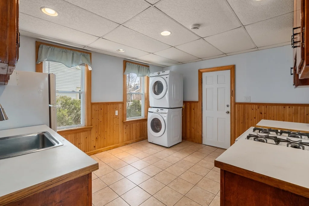 2 bed, 1 bath apartment for rent at 99 Beech St Unit 1, Belmont — photo 6 of 11