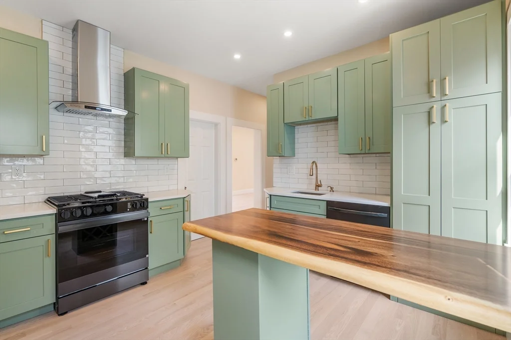 2 bed, 1 bath apartment for rent at 99 Beech St Unit 2, Belmont — photo 3 of 17