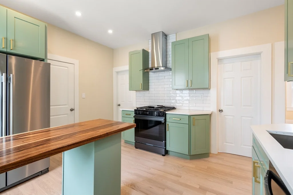2 bed, 1 bath apartment for rent at 99 Beech St Unit 2, Belmont — photo 4 of 17