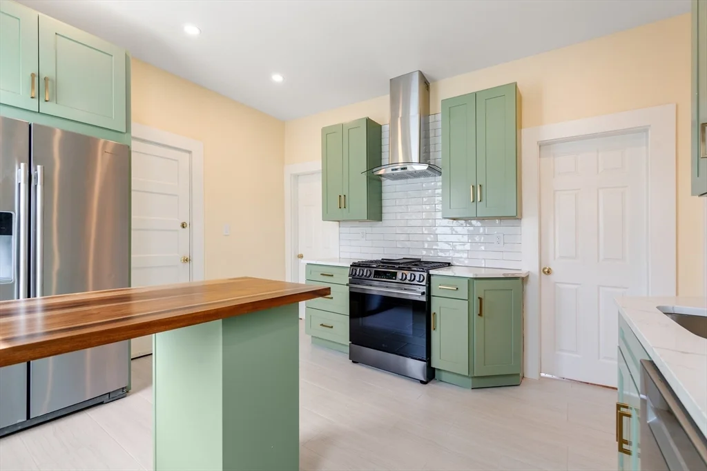3 bed, 1 bath apartment for rent at 99 Beech St Unit 3, Belmont — photo 4 of 17