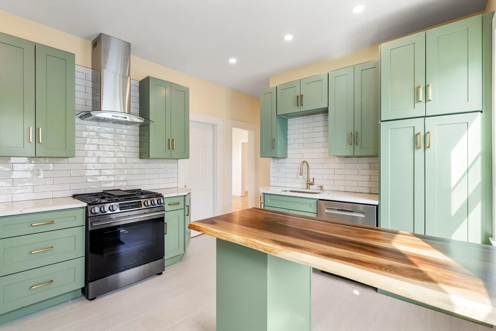 3 bed, 1 bath apartment for rent at 99 Beech St Unit 3, Belmont — photo 3 of 17