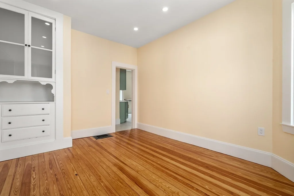 3 bed, 1 bath apartment for rent at 99 Beech St Unit 3, Belmont — photo 8 of 17