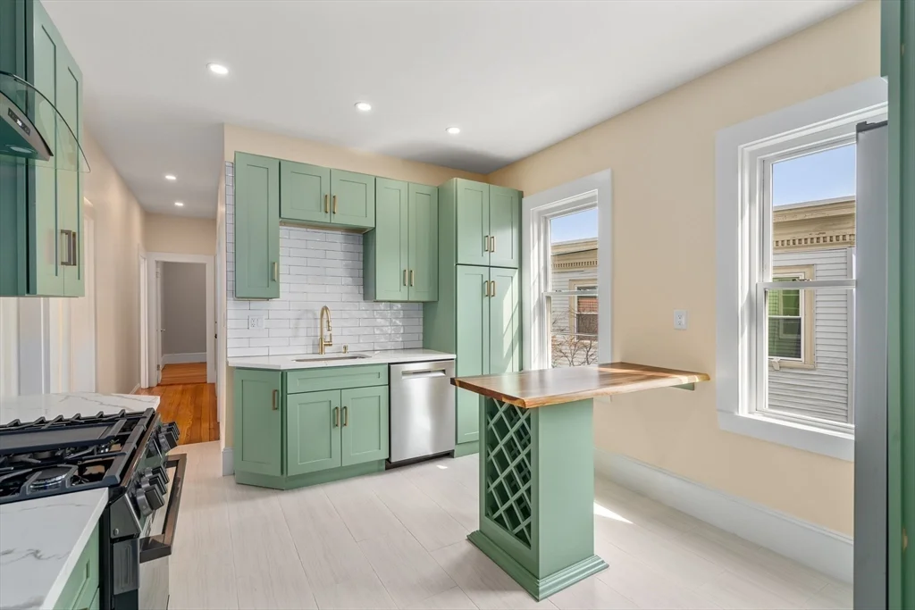 3 bed, 1 bath apartment for rent at 99 Beech St Unit 3, Belmont — photo 5 of 17