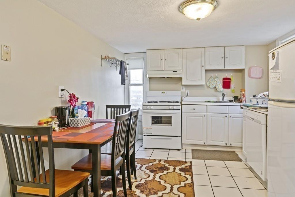 2 bed, 1 bath apartment for rent at 99 Boylston St Unit 3, Boylston Street