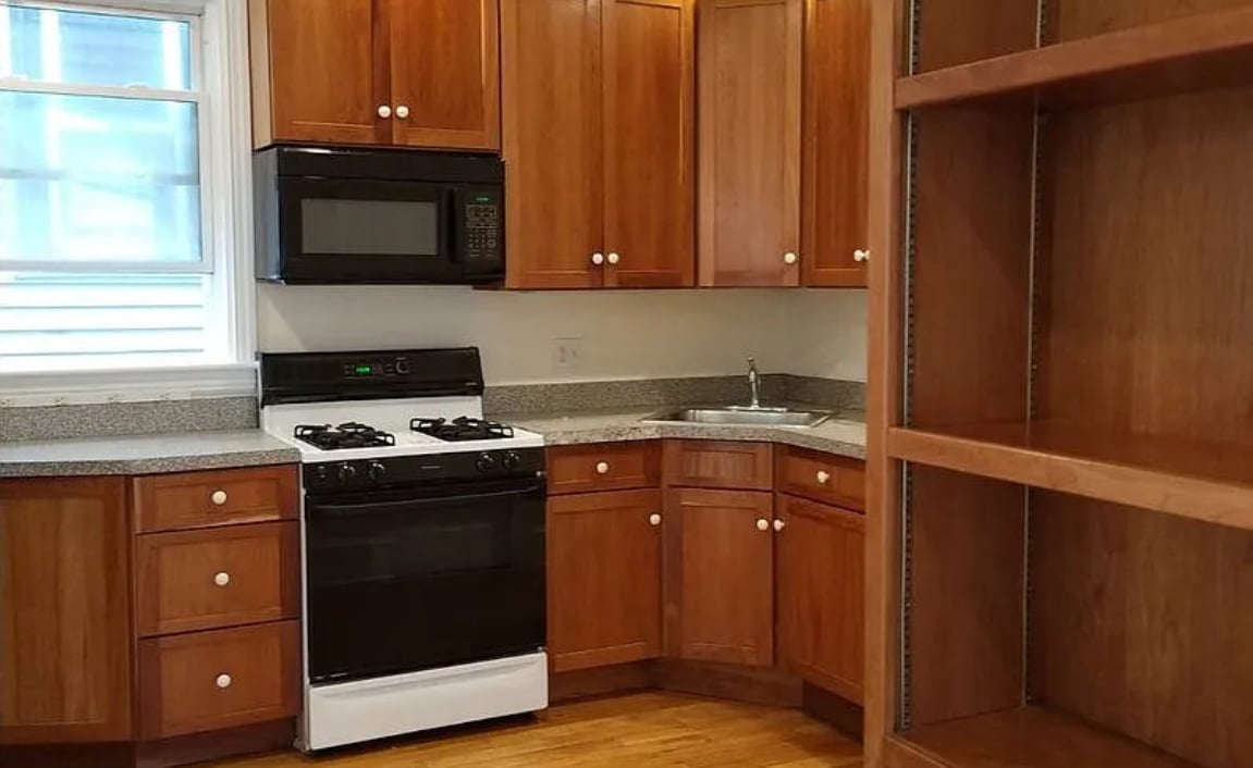 4 bed, 2 bath apartment for rent at 99 Calumet St Unit 1, Mission Hill — photo 2 of 3
