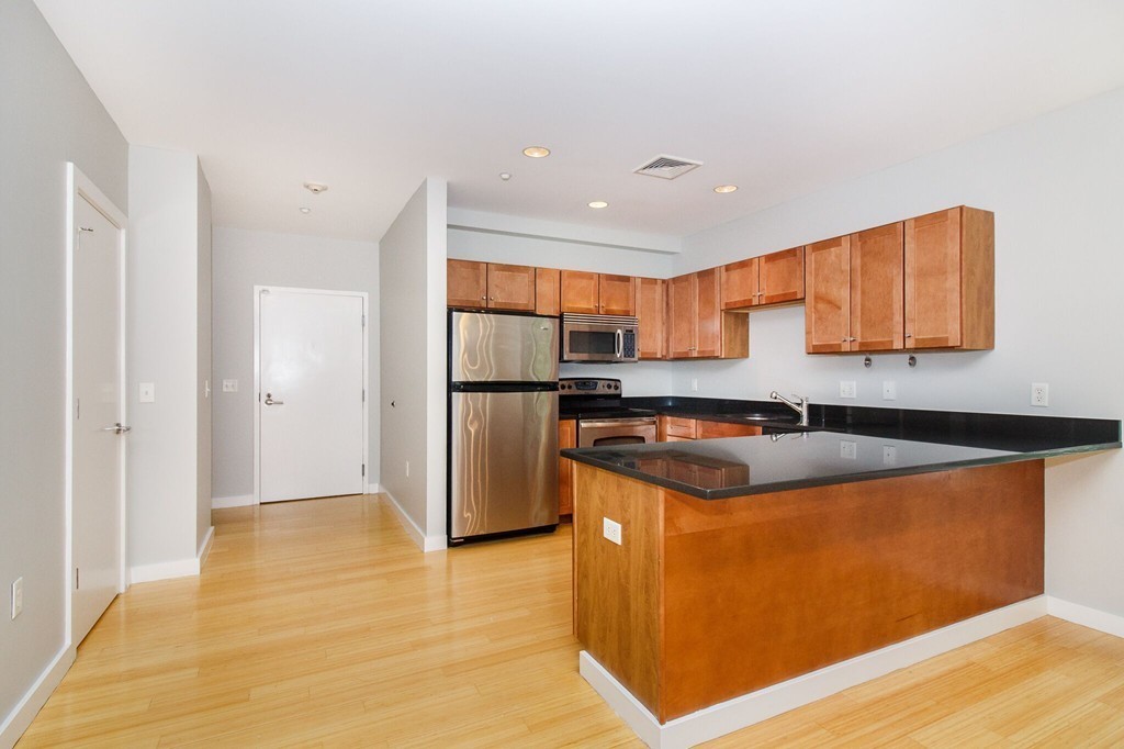 2 bed, 1 bath apartment for rent at 99 Chestnut Hill Ave Unit 320, Brighton — photo 4 of 12