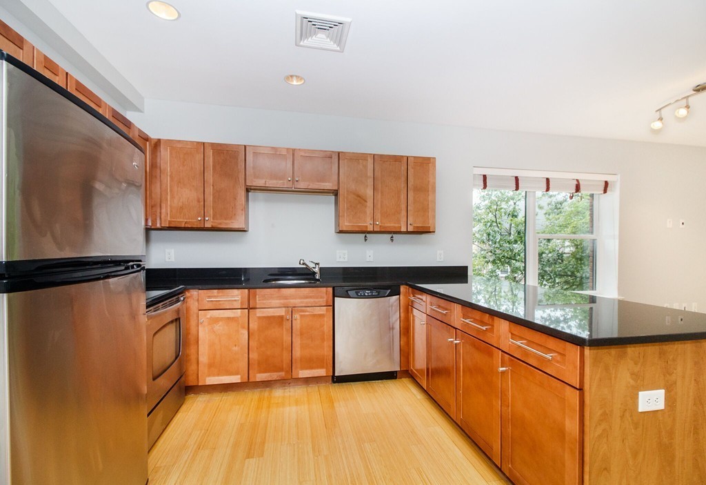 2 bed, 1 bath apartment for rent at 99 Chestnut Hill Ave Unit 320, Brighton — photo 3 of 12