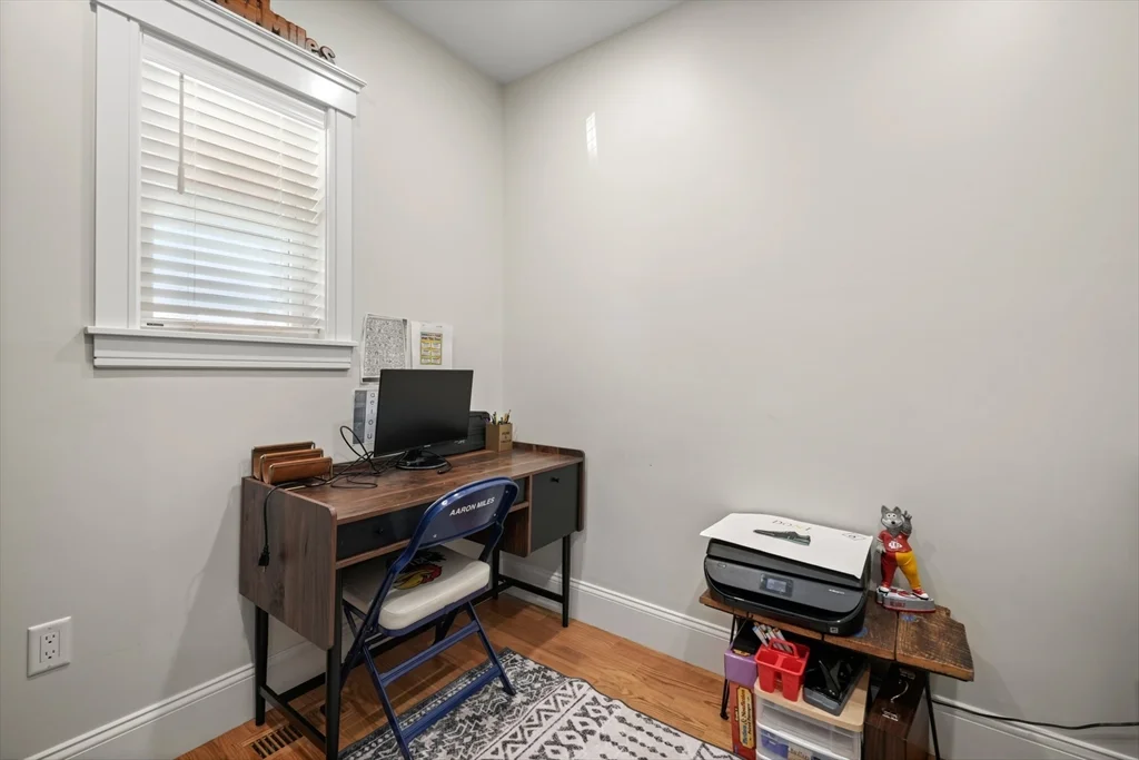 4 bed, 3 bath apartment for rent at 99 Crafts St Unit 99, Newtonville — photo 9 of 31