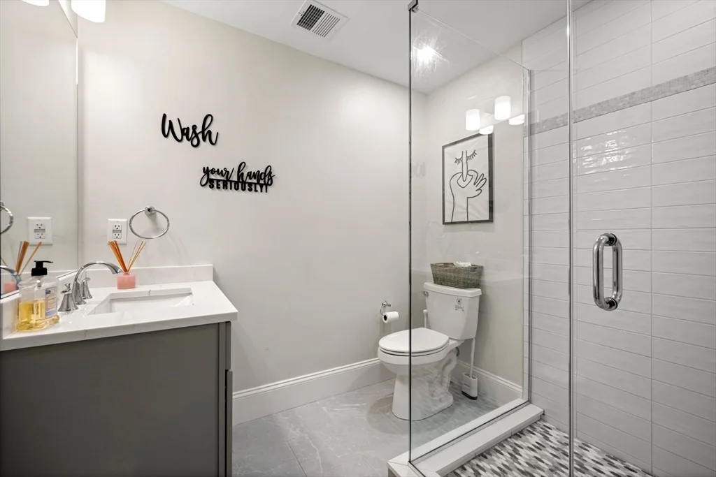 4 bed, 3 bath apartment for rent at 99 Crafts St Unit 99, Newtonville — photo 11 of 31