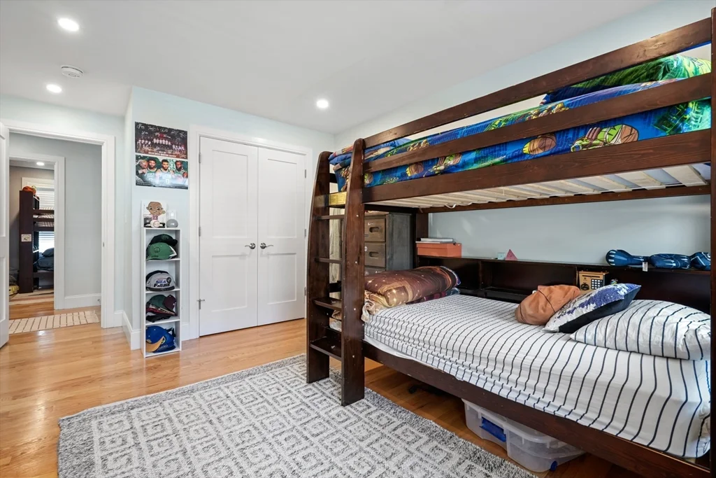 4 bed, 3 bath apartment for rent at 99 Crafts St Unit 99, Newtonville — photo 18 of 31