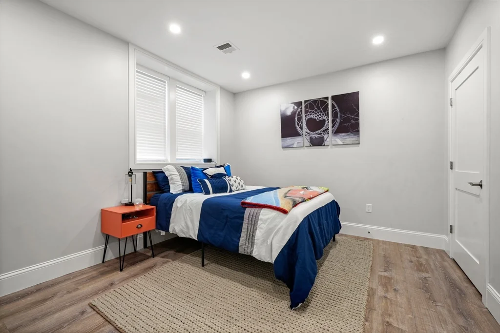 4 bed, 3 bath apartment for rent at 99 Crafts St Unit 99, Newtonville — photo 12 of 31