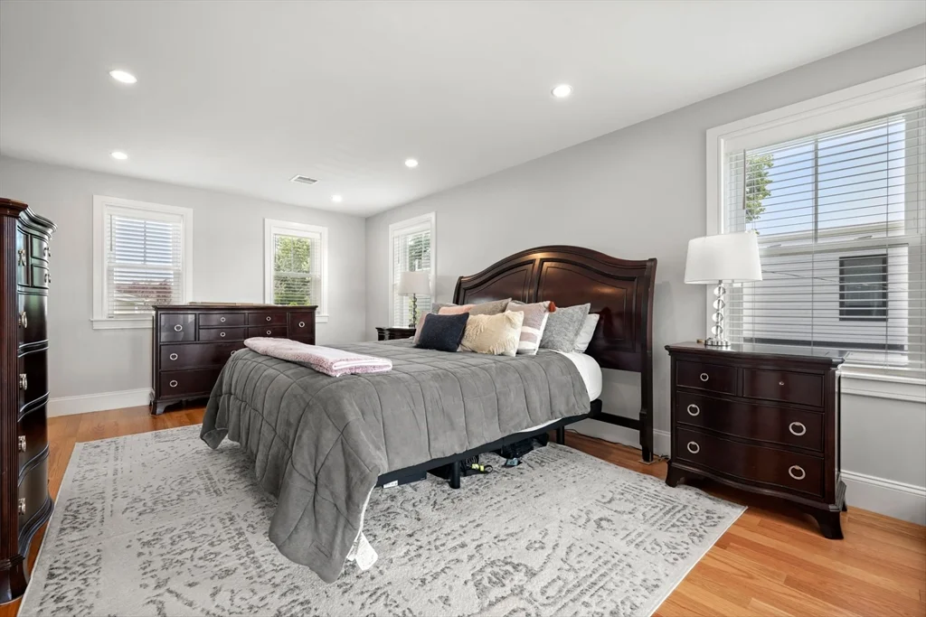 4 bed, 3 bath apartment for rent at 99 Crafts St Unit 99, Newtonville — photo 14 of 31