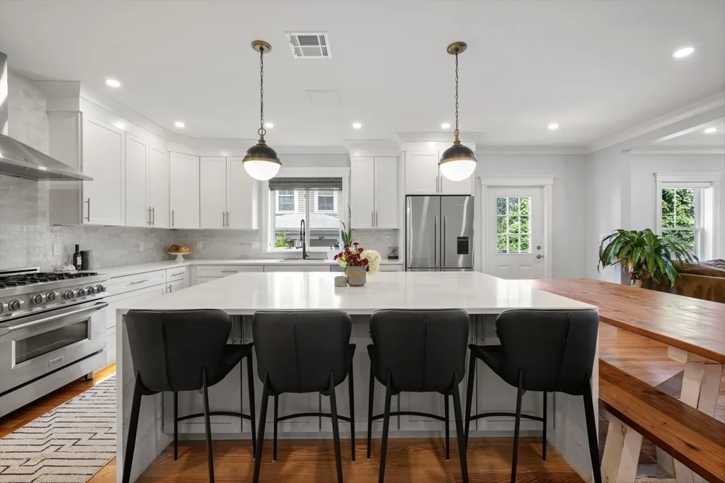 4 bed, 3 bath apartment for rent at 99 Crafts St Unit 99, Newtonville — photo 1 of 31