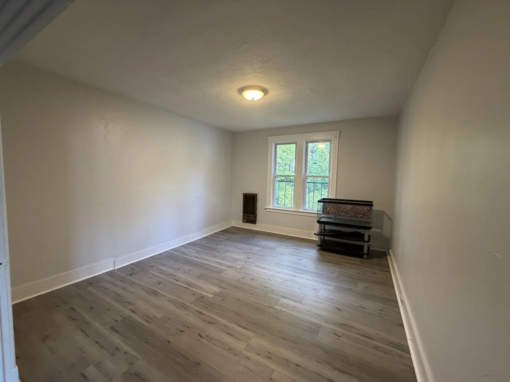 2 bed, 1 bath apartment for rent at 99 Cross St Unit 3R, Southbridge — photo 6 of 7