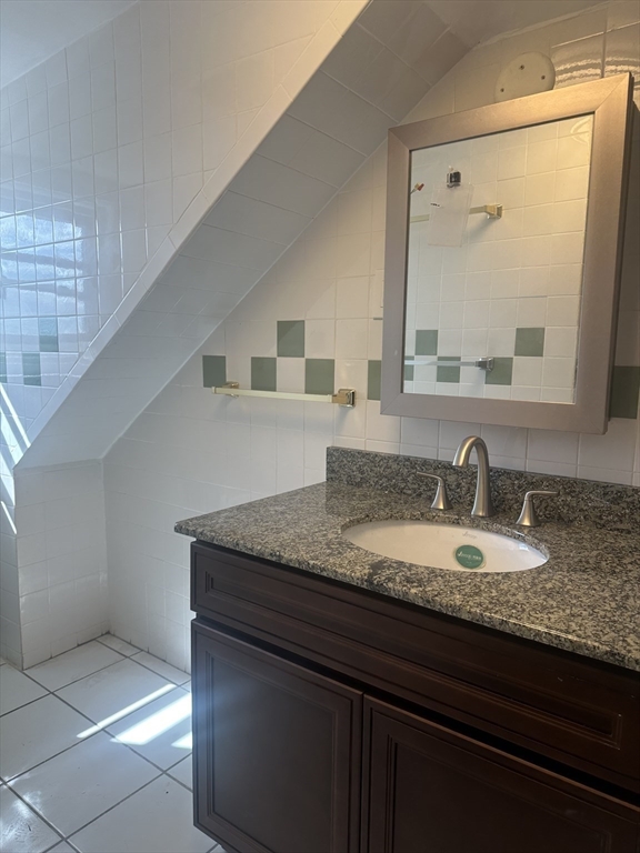 2 bed, 1 bath apartment for rent at 99 E Squantum St Unit 3, Quincy — photo 5 of 8