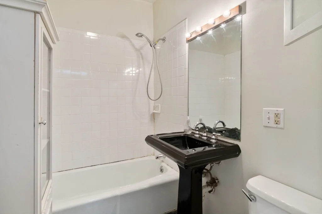 2 bed, 1 bath apartment for rent at 99 East Brookline St Unit 4, South End — photo 10 of 18