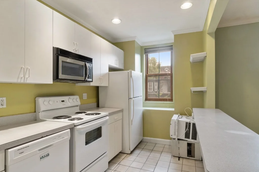 2 bed, 1 bath apartment for rent at 99 East Brookline St Unit 4, South End — photo 6 of 18