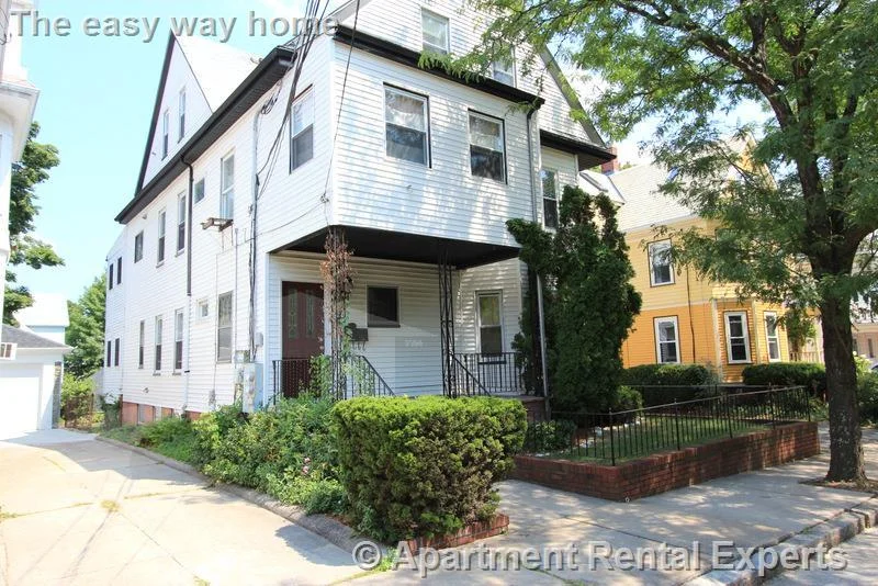 4 bed, 1 bath apartment for rent at 99 Electric Ave Unit 2, Davis Square — photo 27 of 32