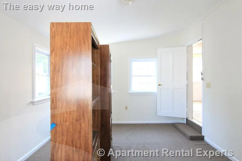 4 bed, 1 bath apartment for rent at 99 Electric Ave Unit 2, Davis Square — photo 10 of 32